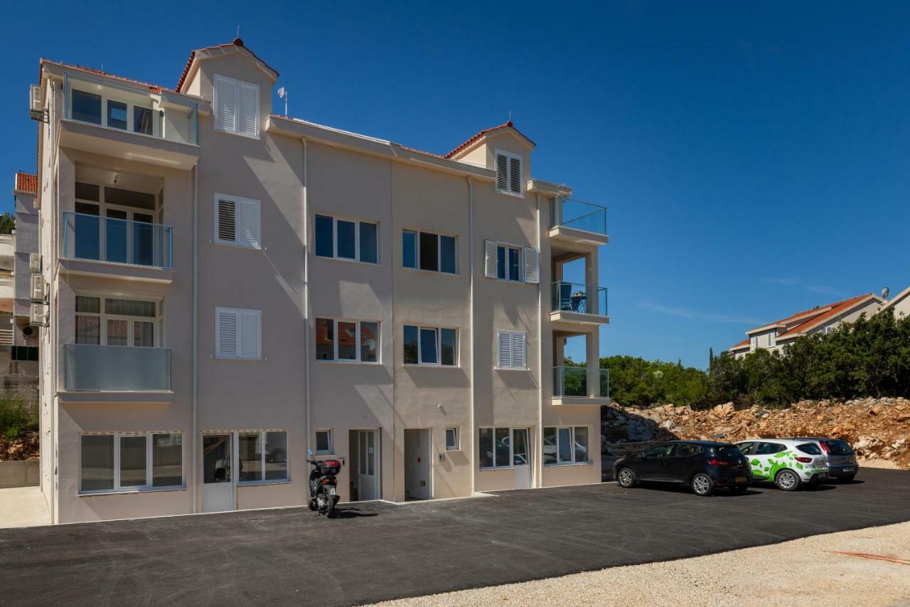 Brand New Nebo * Ragusa